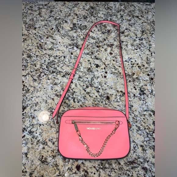 Micheal Kors Crossbody - Picture 1 of 5